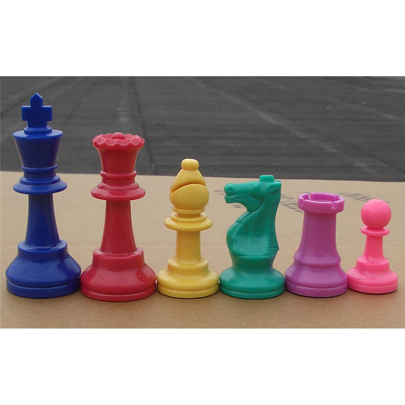 Piezas de ajedrez de plástico  - Board Game Queen reseña y precio