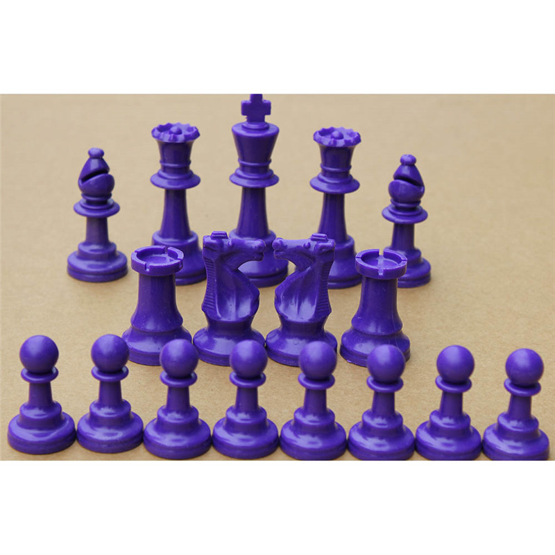 Piezas de ajedrez de plástico  - Board Game Queen reseña y precio